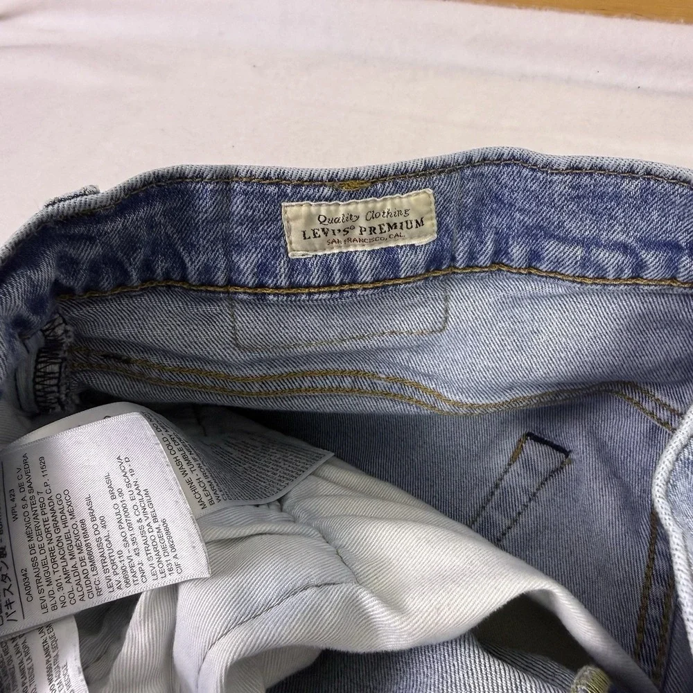 Levis Premium 512 Slim Taper‎ Mens 32x31 Light Wash Distressed Denim Jeans